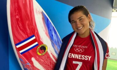 Brisa Hennessy, la surfista de Costa Rica que siempre sonríe