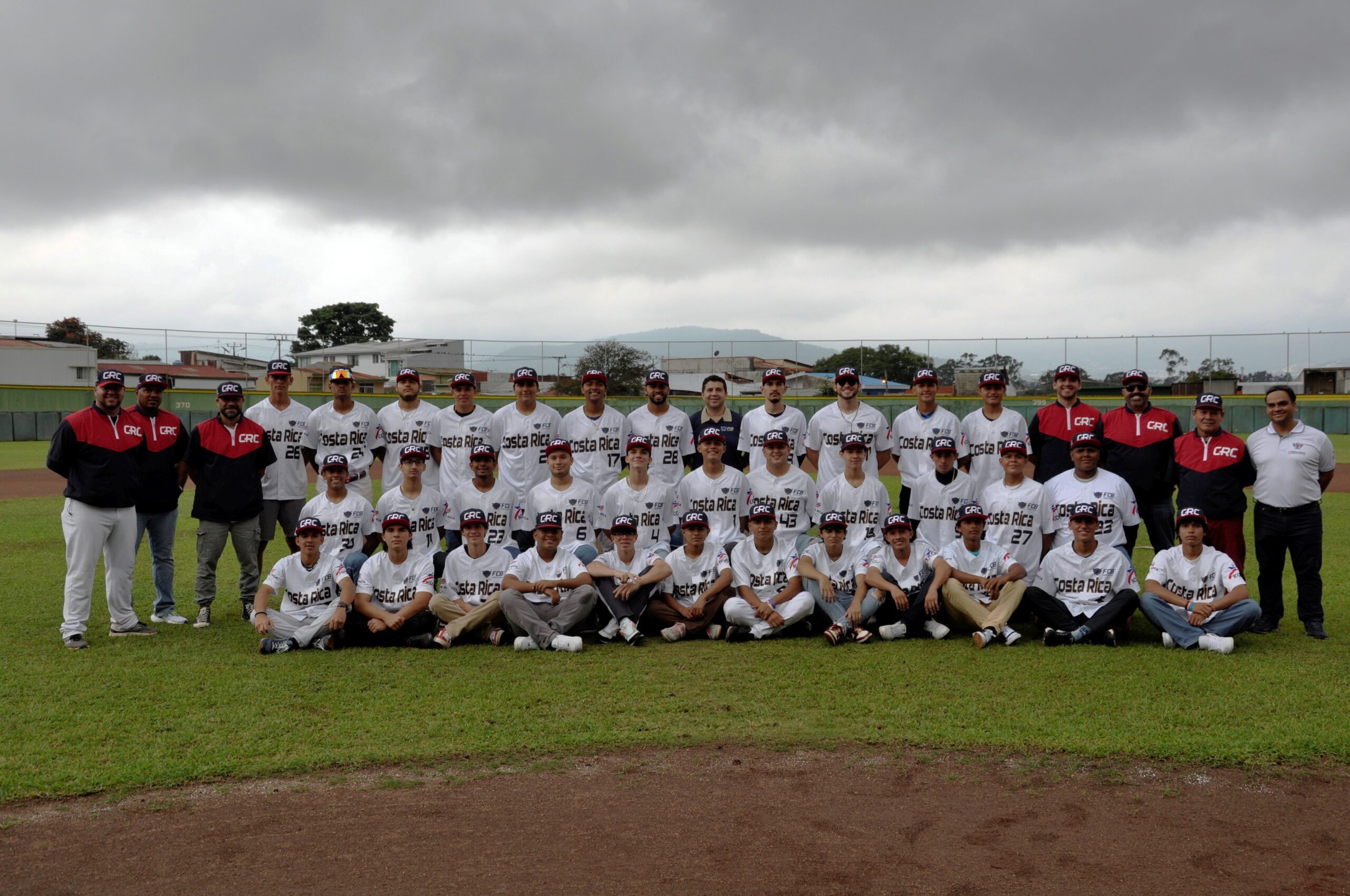 ENTREGA DE UNIFORMES A LAS NACIONALES U18 y U23