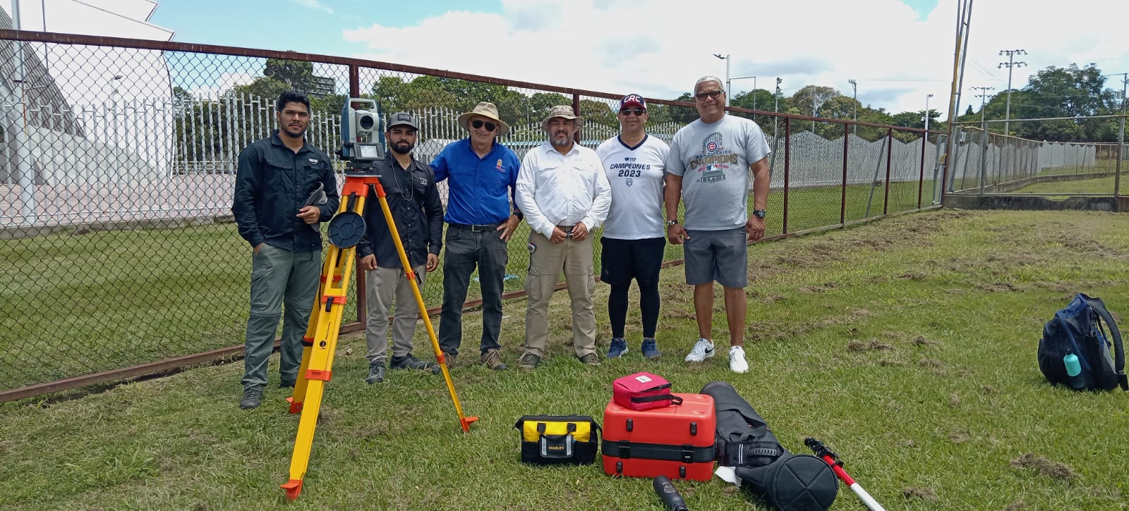 ESCUELA DE INGENIERÍA TOPOGRÁFICA AYUDA AL BÉISBOL