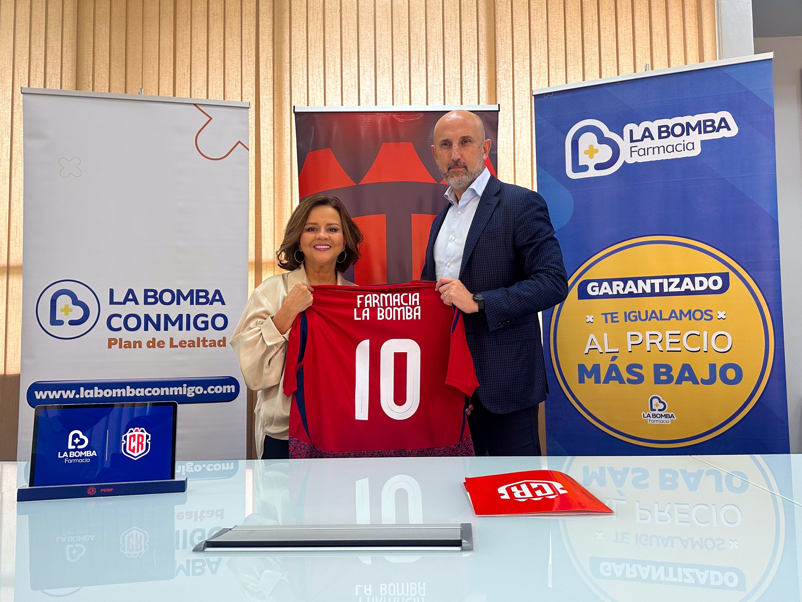 FCRF y Farmacia La Bomba, unidos por la salud en el fútbol