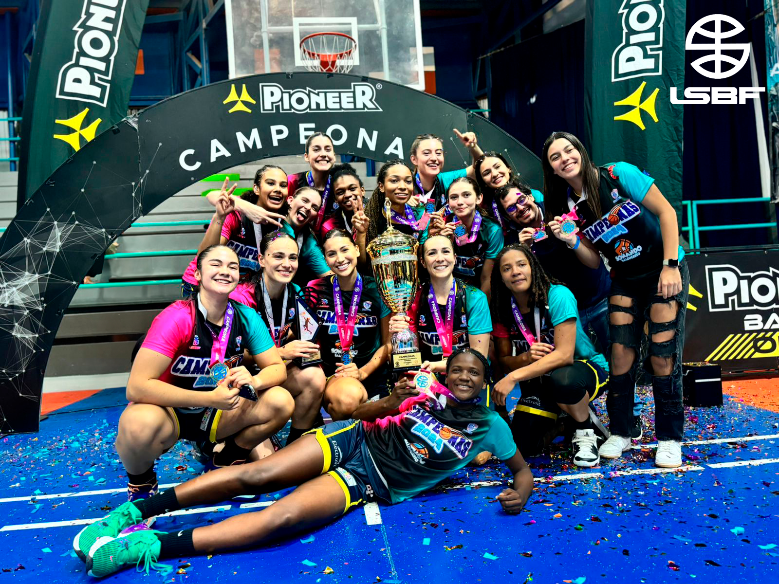 Abogadas Seminario E.L. se consagran Campeonas en la Liga Superior de Baloncesto Femenina Davivienda