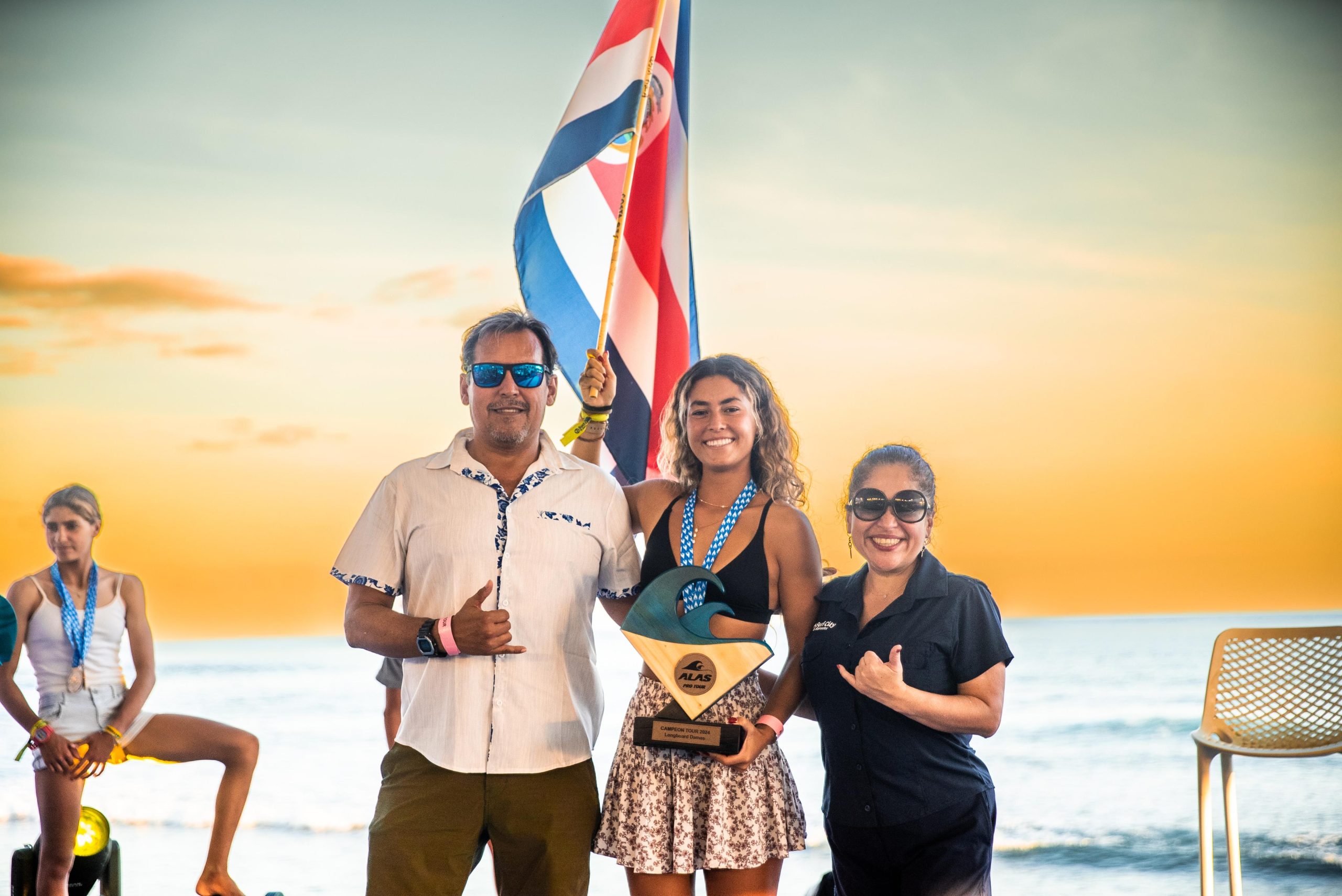 Surfistas ticos son campeones continentales