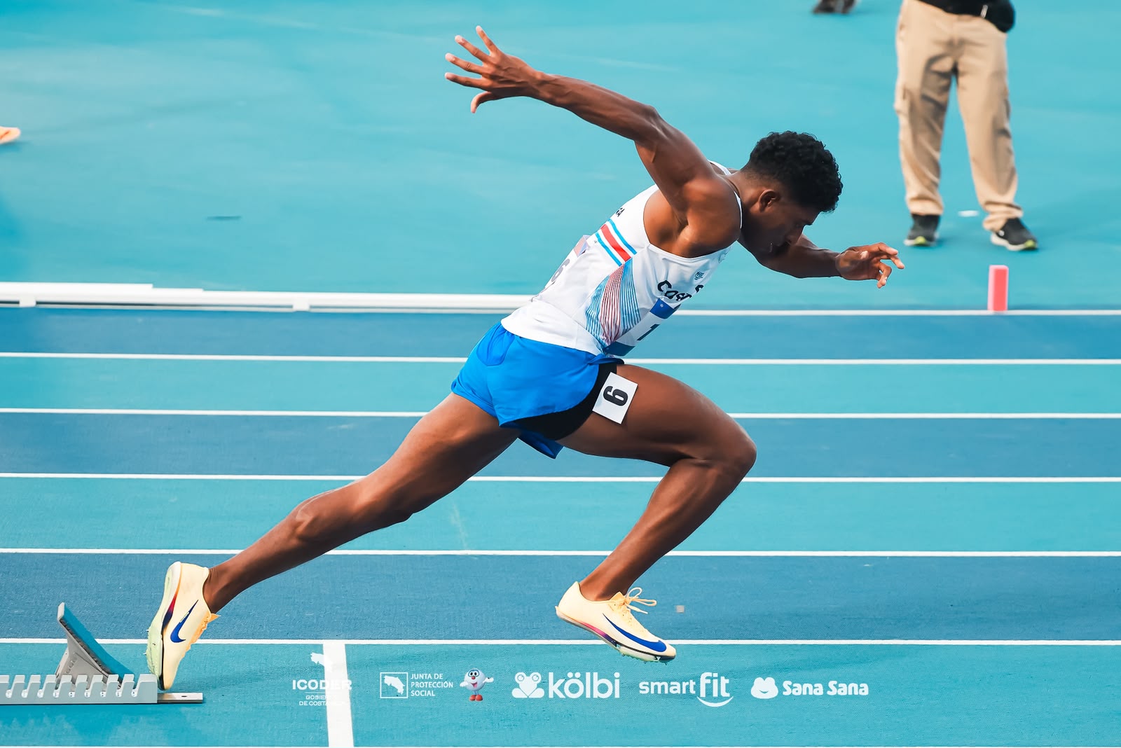 GERALD DRUMMOND CLASIFICA EN EL PRIMER LUGAR A LA GRAN FINAL DE LOS 400 METROS CON VALLAS EN SANTO DOMINGO 2026