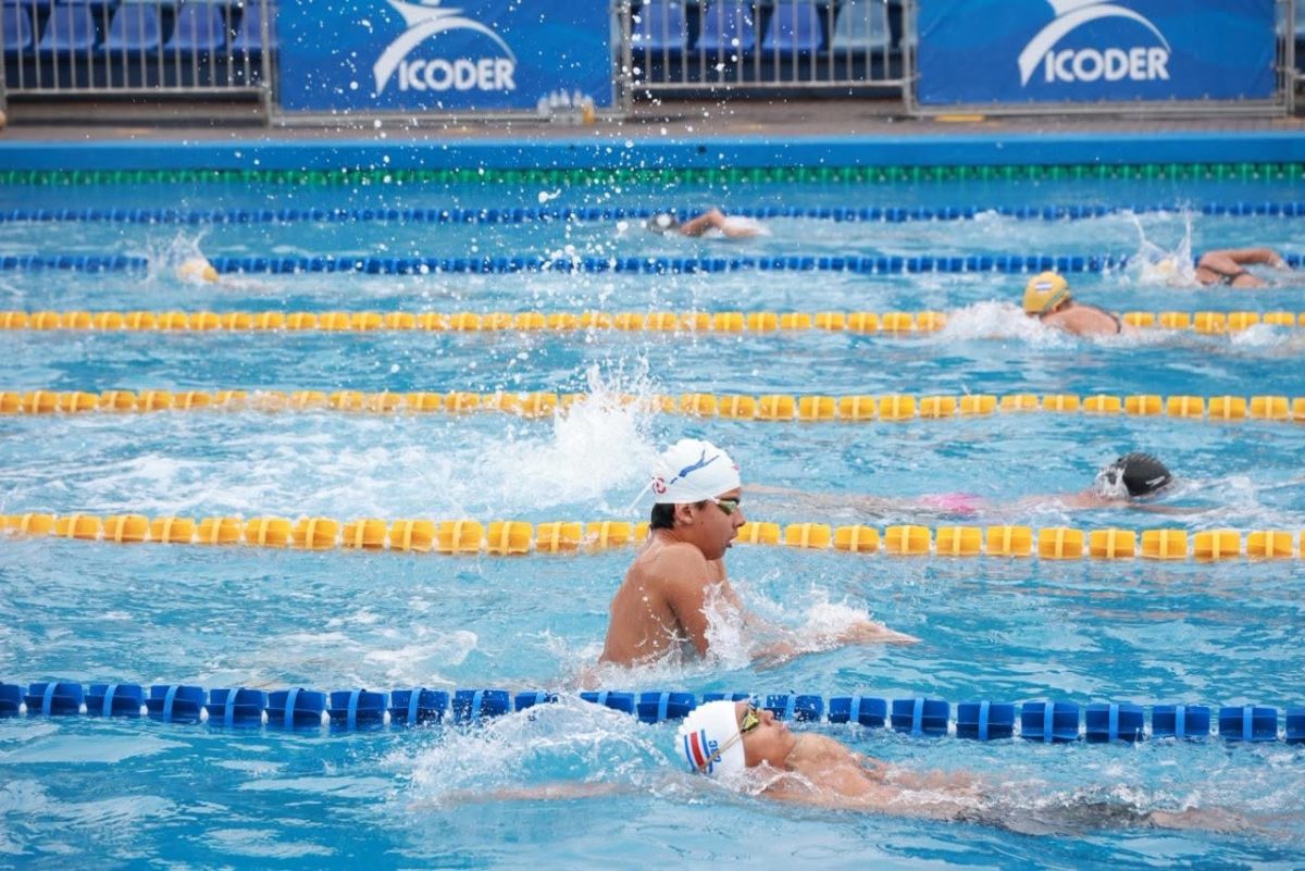 COSTA RICA SIGUE MANDANDO EN LA PISCINA