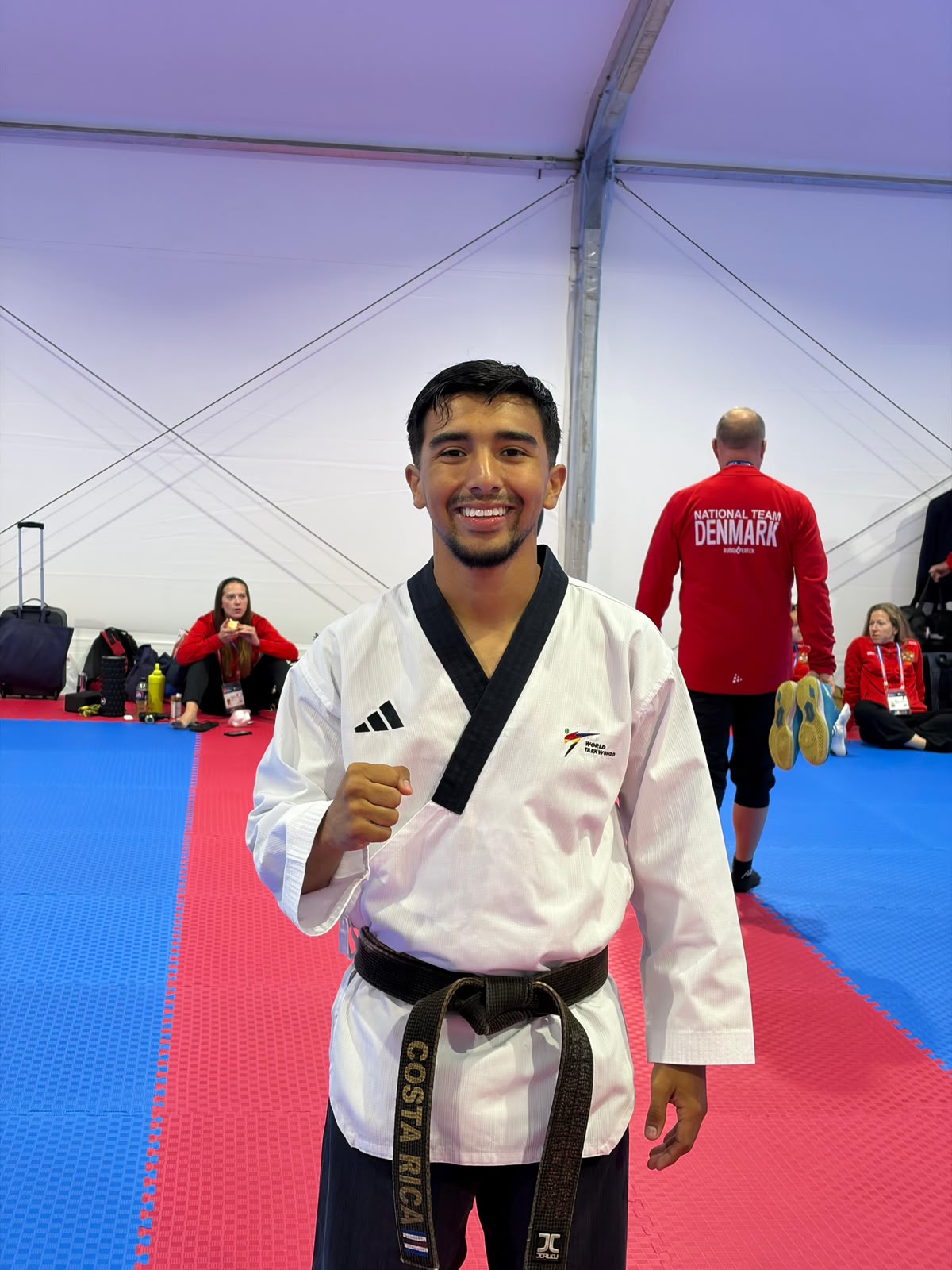 Juan Carlos Calderón alcanza el puesto 11 del mundo en el Campeonato Mundial de Taekwondo Poomsae 2026